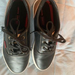 Men’s Levi Strauss leather sneakers. Like new!